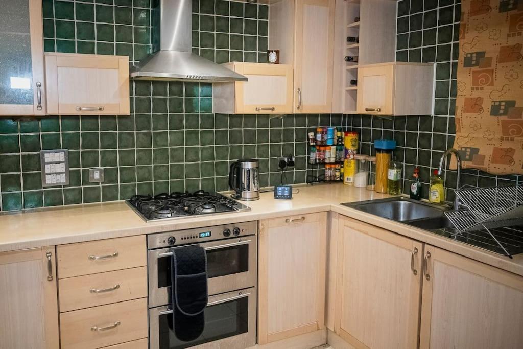1-Bed Flat In Ocean Village Саутхамптън Екстериор снимка