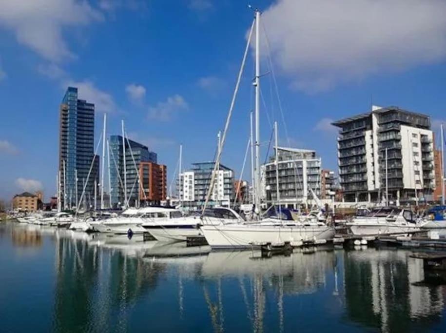 1-Bed Flat In Ocean Village Саутхамптън Екстериор снимка